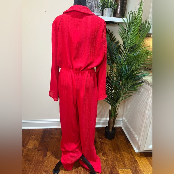 PrettyLittleThing Plus Red Deep-V Textured Wide Leg Jumpsuit 14 - Picture 15 of 15